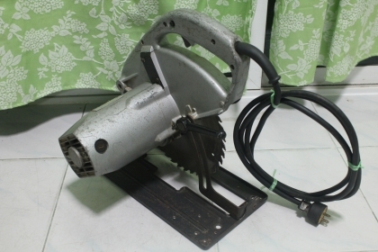 เลื่อยวงเดือนยี่ห้อ makita รุ่น 5201N ขนาดใบ 10นิ้วสภาพดีพร้อมใช้ครับ