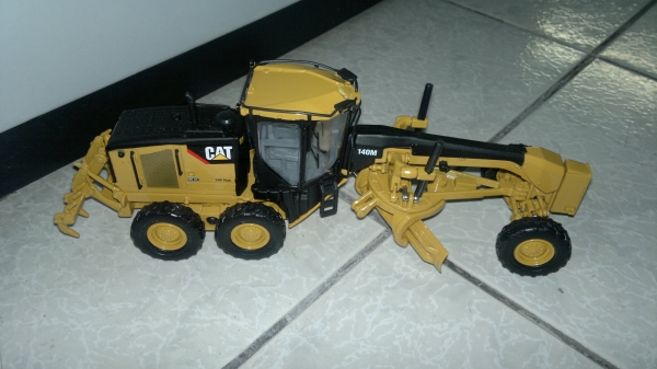 โมเดลรถเกรด catterpillar 140 M 1.50 รายละเอียดโมเดลสวยคับ ราคาพร้อมส่งคับ