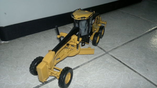 โมเดลรถเกรด catterpillar 140 M 1.50 รายละเอียดโมเดลสวยคับ ราคาพร้อมส่งคับ โมเดลรถเกรด catterpillar 140 M 1.50 รายละเอียดโมเดลสวยคับ ราคาพร้อมส่งคับ