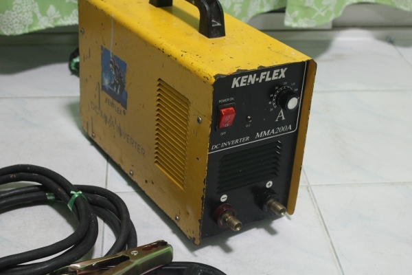 เครื่องเชื่อมอินเวอร์เตอร์ยี่ห้อ KENFLEX ขนาด 200A สภาพพร้อมใช้งานครับ