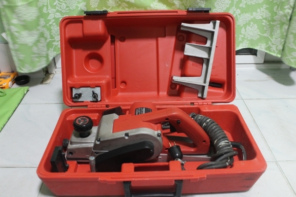 กบไสไม้ไฟฟ้ายี่ห้อ maktec mt110 สภาพดีเกิน 90 เปอร์เซนต์ครับ กบไสไม้ไฟฟ้ายี่ห้อ maktec mt110 สภาพดีเกิน 90 เปอร์เซนต์ครับ