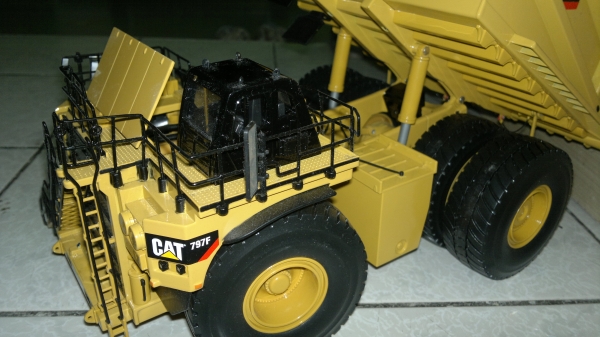 โมเดลรถดั้มยักษ์ เปนโมเดลรถเหมืองที่ใช้ขนถ่านหินขนาดใหญ่ ใหญ่จริง หนักจริง คันใหญ่ ของใหม่นะคับไม่ใช่ของมือ2 สนใจติดต่อสอบถามได้ตลอดคับ เหมาะสำหรับสะสมมาก โมเดลรถดั้มยักษ์ เปนโมเดลรถเหมืองที่ใช้ขนถ่านหินขนาดใหญ่ ใหญ่จริง หนักจริง คันใหญ่ ของใหม่นะคับไม่ใช่ของมือ2 สนใจติดต่อสอบถามได้ตลอดคับ เหมาะสำหรับสะสมมาก