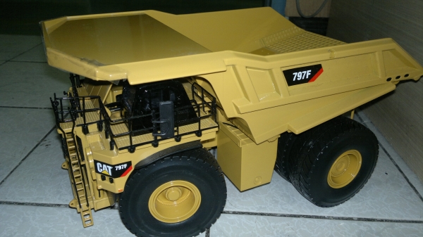 โมเดลรถดั้มยักษ์ เปนโมเดลรถเหมืองที่ใช้ขนถ่านหินขนาดใหญ่ ใหญ่จริง หนักจริง คันใหญ่ ของใหม่นะคับไม่ใช่ของมือ2 สนใจติดต่อสอบถามได้ตลอดคับ เหมาะสำหรับสะสมมาก