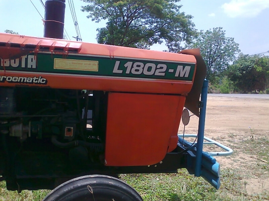 ขายด่วน..รถไถ KUBOTA L1802-M รถใหม่ทั้งคัน เลขไมล์น้อยเพียง 3,000 ชั่วโมง รถสวย พร้อมใช้งาน แถมฟรี จอบหมุน KUBOTA ไว้ให้ใช้งาน.