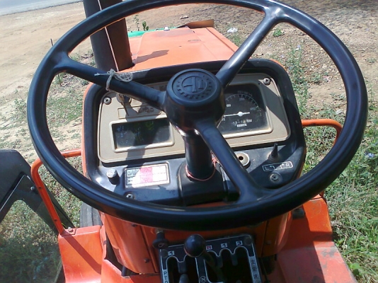 ขายด่วน..รถไถ KUBOTA L1802-M รถใหม่ทั้งคัน เลขไมล์น้อยเพียง 3,000 ชั่วโมง รถสวย พร้อมใช้งาน แถมฟรี จอบหมุน KUBOTA ไว้ให้ใช้งาน.