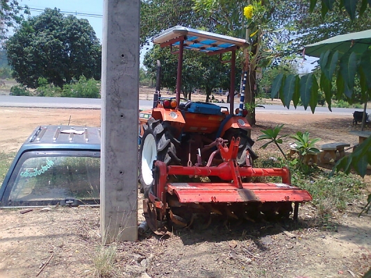 ขายด่วน..รถไถ KUBOTA L1802-M รถใหม่ทั้งคัน เลขไมล์น้อยเพียง 3,000 ชั่วโมง รถสวย พร้อมใช้งาน แถมฟรี จอบหมุน KUBOTA ไว้ให้ใช้งาน.