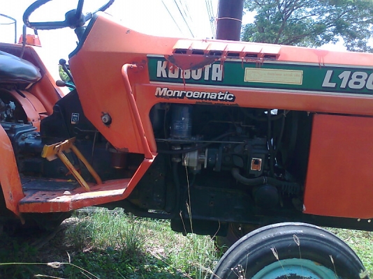 ขายด่วน..รถไถ KUBOTA L1802-M รถใหม่ทั้งคัน เลขไมล์น้อยเพียง 3,000 ชั่วโมง รถสวย พร้อมใช้งาน แถมฟรี จอบหมุน KUBOTA ไว้ให้ใช้งาน.