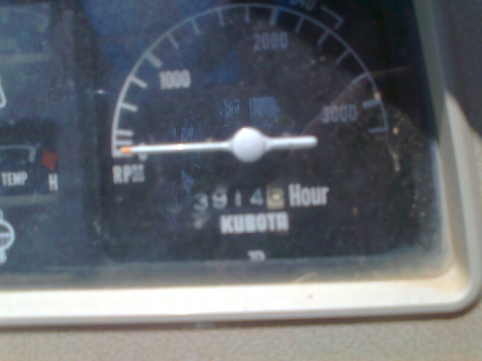 ขายด่วน..รถไถ KUBOTA L1802-M รถใหม่ทั้งคัน เลขไมล์น้อยเพียง 3,000 ชั่วโมง รถสวย พร้อมใช้งาน แถมฟรี จอบหมุน KUBOTA ไว้ให้ใช้งาน.