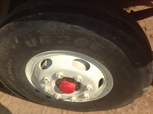 HINO F17 - 168 HP EH700 รถหางปลาสิบล้อ 2 เพลา มีหางไฮดรอลิกส์ขึ้นรถเกี่ยวข้าวครบพร้อม เครื่องแห้งแรงดีไม่มีเยิ้ม ภายในคอนโซลสวยครบ พวงมาลัยเพาเวอร์ ช่วงล่างคัชซีใหญ่สวยไม่มีบวม ยางสภาพดี 70\% พร้อมใช้งาน เอกสารทะเบียนภาษีครบไม่มีขาดพร้อมโอน ราคาต่อรองได้คร