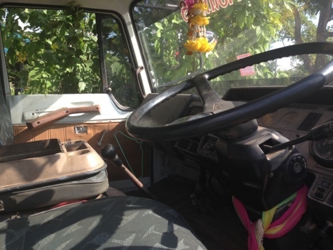 HINO F17 - 168 HP EH700 รถหางปลาสิบล้อ 2 เพลา มีหางไฮดรอลิกส์ขึ้นรถเกี่ยวข้าวครบพร้อม เครื่องแห้งแรงดีไม่มีเยิ้ม ภายในคอนโซลสวยครบ พวงมาลัยเพาเวอร์ ช่วงล่างคัชซีใหญ่สวยไม่มีบวม ยางสภาพดี 70\% พร้อมใช้งาน เอกสารทะเบียนภาษีครบไม่มีขาดพร้อมโอน ราคาต่อรองได้คร