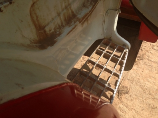 HINO F17 - 168 HP EH700 รถหางปลาสิบล้อ 2 เพลา มีหางไฮดรอลิกส์ขึ้นรถเกี่ยวข้าวครบพร้อม เครื่องแห้งแรงดีไม่มีเยิ้ม ภายในคอนโซลสวยครบ พวงมาลัยเพาเวอร์ ช่วงล่างคัชซีใหญ่สวยไม่มีบวม ยางสภาพดี 70\% พร้อมใช้งาน เอกสารทะเบียนภาษีครบไม่มีขาดพร้อมโอน ราคาต่อรองได้คร