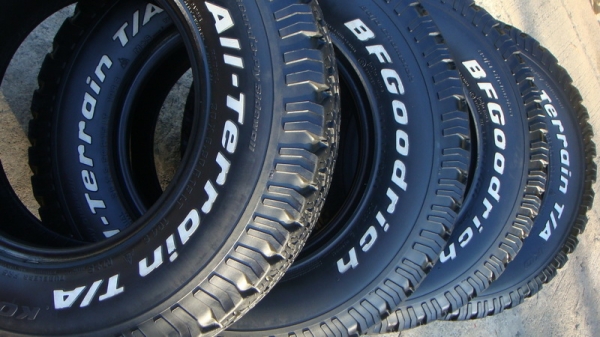 ขายยาง BF Goodrich Allterrain 30 9.5 r15 ปี10 สวยๆ ขายยาง BF Goodrich Allterrain 30 9.5 r15 ปี10 สวยๆ
