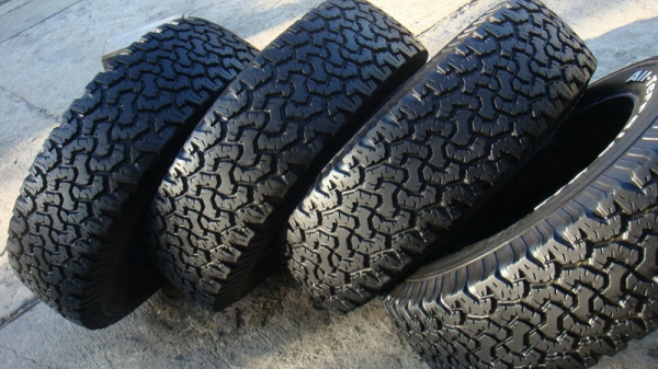 ขายยาง BF Goodrich Allterrain 30 9.5 r15 ปี10 สวยๆ ขายยาง BF Goodrich Allterrain 30 9.5 r15 ปี10 สวยๆ