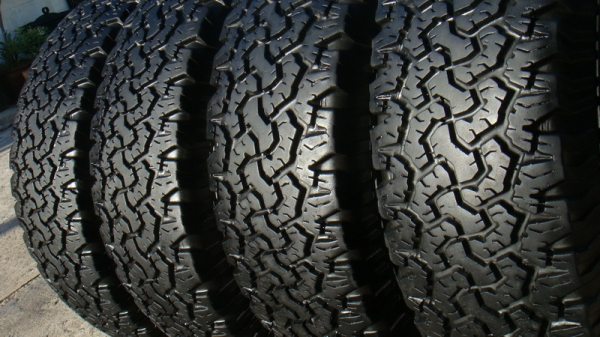 ขายยาง BF Goodrich Allterrain 30 9.5 r15 ปี10 สวยๆ ขายยาง BF Goodrich Allterrain 30 9.5 r15 ปี10 สวยๆ