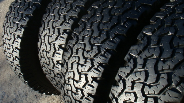 ขายยาง BF Goodrich Allterrain 30 9.5 r15 ปี10 สวยๆ ขายยาง BF Goodrich Allterrain 30 9.5 r15 ปี10 สวยๆ