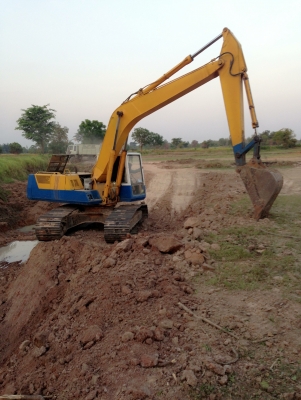 ขายด่วนpc200-5 สภาพสวย.   0862033345