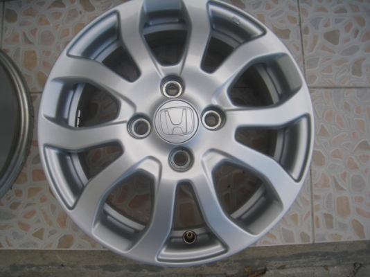 ขายล้อแม็ก Honda brio amaze 14"x5" et+50 4รู100 ถอดรถป้ายแดง ครับ (081-3747940)