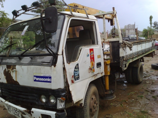 ขายรถ 6 ล้อติดเครนTANANO 2.5 ตัน MITSUBISHI CANTER 100 แรงเครื่องดีคัสซีสวยทะเบียนพร้อมประตูครบ