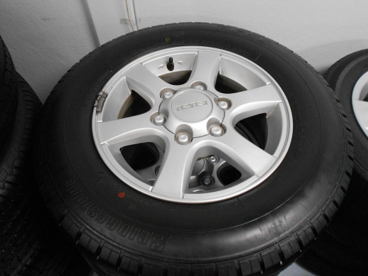 ขายล้อแม็ก Isuzu D-max ขอบ 15 พร้อมยางบริดสโตน 215/70/15 ปี 08/เทิร์นได้-ใส่ฟรี