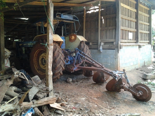 ***ขายแล้วครับขอบคุณ Truck2hand ขายรถไถFORD77 T3ท้ายใหญ่ๆ ของ6600 เครื่องดี ติดง่าย แรงดี เกียร์ดีเข้าง่าย แขนสภาพดีไม่มีปะ ไม่มีดาม ปั๊มแรงดี พร้อมอุปกรณ์3ชิ้น ใบดัน ผาน3 ผาน 6 CMT สภาพดีพร้อมใช้ ยางดี เอกสารซื้อขาย พร้อมใช้พร้อมลุยงาน ราคาต่อรองได้ครับ