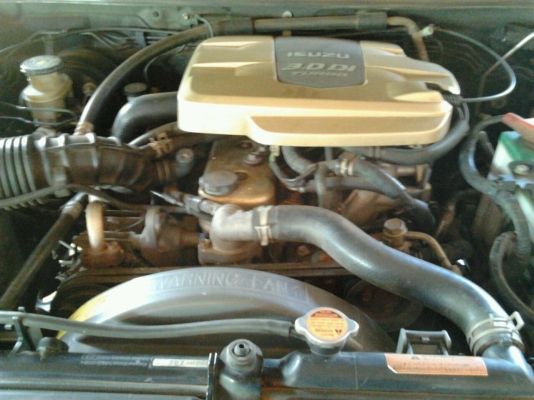 ISUZU D-MAX RODEO LS 3.0 Di MT 4WD ปี 2003 ระบบขับเคลื่อนสี่ล้อพร้อมใช้งานได้ดีไม่มีปัญหาครับ รถไม่เคยมีอุบัติเหตุหนัก คานหน้าช่วงล่างเดิมๆ เครื่องแห้งแรงดีไม่มีเยิ้ม ภายในเก๋งสวยครบ CD แอร์ พ.เพาเวอร์ ก.ไฟฟ้า กระจกมองข้างแบบโครเมี่ยมปรับไฟฟ้า ยางสภาพดีพร