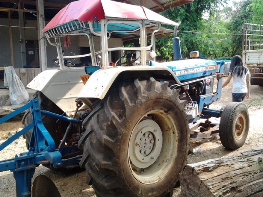 ***ขายแล้วครับขอบคุณ Truck2hand ขาย รถไถ FORD 77 T5 ท้ายใหญ่ๆของ6600 ฟิตใหม่ เครื่องใหญ่แห้งๆ แรงดีติดง่าย เกียร์ดีเข้าง่าย แขนสภาพสวยไม่ปะไม่ดาม ระบบไฮฯ ดีไม่แตกไม่รั่ว ระบบไฟครบ ทำงานไม่มีโหลด พร้อมอุปกรณ์2ชิ้น สภาพสวยพร้อมใช้ ใบดัน ผาน3   เอกสารเล่มทะเ