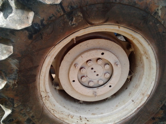 ***ขายแล้วครับขอบคุณ Truck2hand ขาย รถไถ FORD 77 T5 ท้ายใหญ่ๆของ6600 ฟิตใหม่ เครื่องใหญ่แห้งๆ แรงดีติดง่าย เกียร์ดีเข้าง่าย แขนสภาพสวยไม่ปะไม่ดาม ระบบไฮฯ ดีไม่แตกไม่รั่ว ระบบไฟครบ ทำงานไม่มีโหลด พร้อมอุปกรณ์2ชิ้น สภาพสวยพร้อมใช้ ใบดัน ผาน3   เอกสารเล่มทะเ