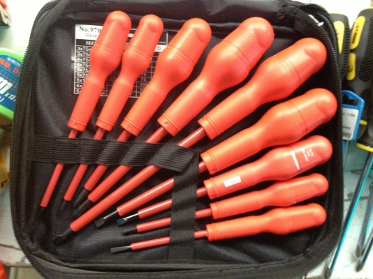 ชุดไขควงอเนกประสงค์แบบกันไฟฟ้า 1000v