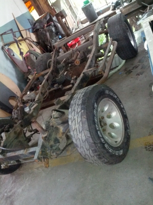 คัสซี jeep พร้อมแม็ก+ยาง สวยๆ 5 วง