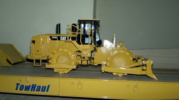 catterpillar 825H เป็นโมเดลรถเกรดล้อหนามคับ รายละเอียดโมเดลสวยคับ พร้อมส่งคับ catterpillar 825H เป็นโมเดลรถเกรดล้อหนามคับ รายละเอียดโมเดลสวยคับ พร้อมส่งคับ
