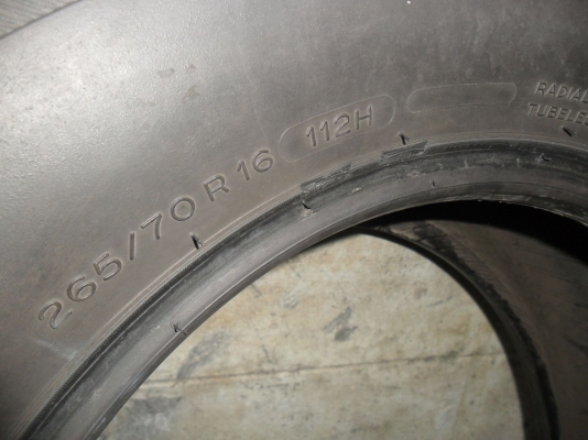 ยาง MICHELIN 265/70R16 ปี10 สวยๆ 4 เส้น ยาง MICHELIN 265/70R16 ปี10 สวยๆ 4 เส้น