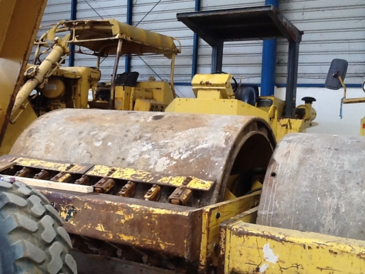 ขายด่วน รถบด 2 เพลา 2 เปลือก เก่านอกแท้ ไม่เคยใช้งานในไทย สนใจโทรเลยค่ะ 087-3310254 เจี๊ยบค่ะ