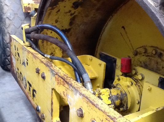 ขายด่วน รถบด 2 เพลา 2 เปลือก เก่านอกแท้ ไม่เคยใช้งานในไทย สนใจโทรเลยค่ะ 087-3310254 เจี๊ยบค่ะ