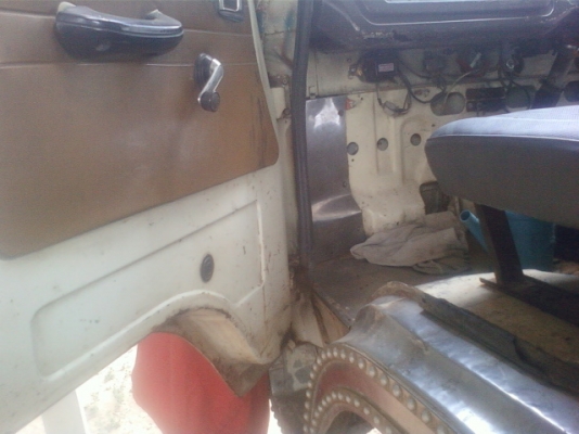 ต้องการขายรถบรรทุก 6 ล้อ ยี่ห้อ ฮี่โน่เคเอ็ม