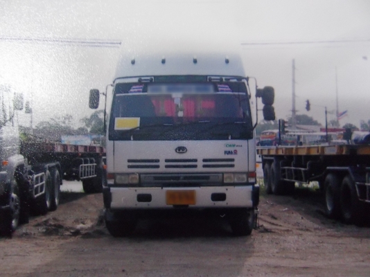 ขายด่วนรถสิบล้อสองเพลาหัวลาก นิสสันUD 320แรงสภาพพร้อมใช้