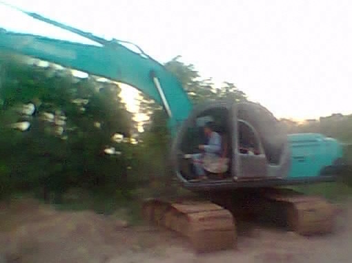 KOBELCO MARK V SUPER SK-200 เครื่องเดิมปั๊มเดิม ไฟฟ้าหน้าจอครบพร้อมใช้งานได้เลย ภายในเก๋งแอร์เย็น ช่วงล่างเอวแน่น โรลเลอร์ โซ่บูทใบแทรกประมาณ 60\% พร้อมใช้งาน เอกสารเล่มทะเบียนครบพร้อมโอน ราคาต่อรองได้ครับ