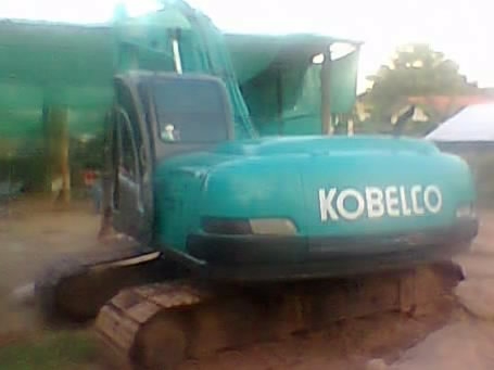 KOBELCO MARK V SUPER SK-200 เครื่องเดิมปั๊มเดิม ไฟฟ้าหน้าจอครบพร้อมใช้งานได้เลย ภายในเก๋งแอร์เย็น ช่วงล่างเอวแน่น โรลเลอร์ โซ่บูทใบแทรกประมาณ 60\% พร้อมใช้งาน เอกสารเล่มทะเบียนครบพร้อมโอน ราคาต่อรองได้ครับ