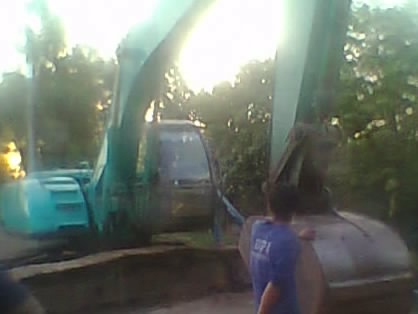 KOBELCO MARK V SUPER SK-200 เครื่องเดิมปั๊มเดิม ไฟฟ้าหน้าจอครบพร้อมใช้งานได้เลย ภายในเก๋งแอร์เย็น ช่วงล่างเอวแน่น โรลเลอร์ โซ่บูทใบแทรกประมาณ 60\% พร้อมใช้งาน เอกสารเล่มทะเบียนครบพร้อมโอน ราคาต่อรองได้ครับ