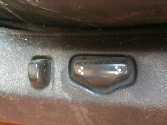 ขายเบาะไฟฟ้า มีข้างเดียว ตามสารรูปครับ ถอดออกมา จาก CEFIRO ลองไฟแล้ว