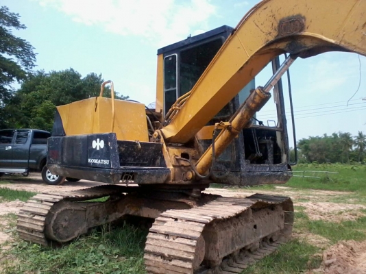 KOMATSU PC 60-5 รถสวยพร้อมใช้งาน เครื่องเดิมปั๊มเดิมทำงานเร็ว บอดี้รถสวยมาก ช่วงล่างดีโรลเลอร์ โซ่บูทใบแทรกประมาณ 60\% พร้อมทำงานได้เลยไม่มีปัญหา เอกสารสัญญาซื้อขาย ราคาต่อรองได้ครับ