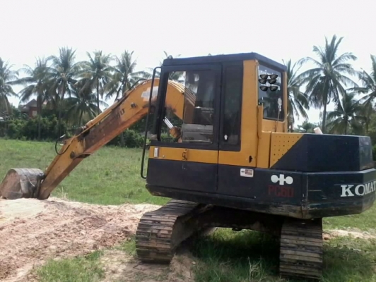 KOMATSU PC 60-5 รถสวยพร้อมใช้งาน เครื่องเดิมปั๊มเดิมทำงานเร็ว บอดี้รถสวยมาก ช่วงล่างดีโรลเลอร์ โซ่บูทใบแทรกประมาณ 60\% พร้อมทำงานได้เลยไม่มีปัญหา เอกสารสัญญาซื้อขาย ราคาต่อรองได้ครับ
