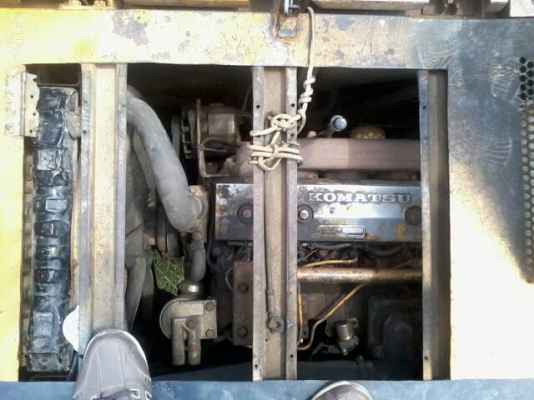 KOMATSU PC 60-5 รถสวยพร้อมใช้งาน เครื่องเดิมปั๊มเดิมทำงานเร็ว บอดี้รถสวยมาก ช่วงล่างดีโรลเลอร์ โซ่บูทใบแทรกประมาณ 60\% พร้อมทำงานได้เลยไม่มีปัญหา เอกสารสัญญาซื้อขาย ราคาต่อรองได้ครับ