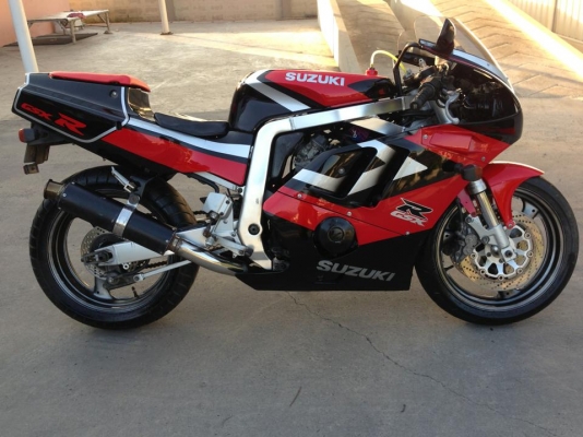 ขายซูซูกิ GSX 400 cc R 7 ทะเบียนแท้ 444 ร้อยเอ็ด ราคา 67000 บาทลดราคาเหลือ 55000 บาท 082216 9945