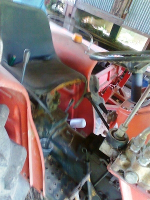 ขายด่วน..รถไถ KUBOTA L2000 DT 4WD ขับเคลื่อน 4 ล้อ รถสวย พร้อมใช้งาน แถมฟรีชุดใบดันหน้า ผาน 3 อย่างดี ไว้ให้ใช้งาน.