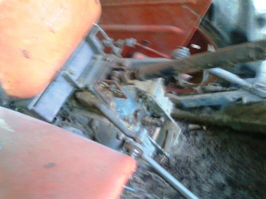 ขายด่วน..รถไถ KUBOTA L2000 DT 4WD ขับเคลื่อน 4 ล้อ รถสวย พร้อมใช้งาน แถมฟรีชุดใบดันหน้า ผาน 3 อย่างดี ไว้ให้ใช้งาน.