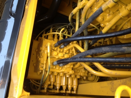 ขายรถมแม็คโคร KOMATSU PC200-7 รถสวยเก็บใหม่ ชั่วโมงน้อย