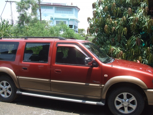 ขายรถอีซูซุแกรนแอดเวนเจอร์ ปี  2000 เป็นดรากอนอายเครื่องยนต์ 2800 เทอร์โบ เกียร์ธรรมดาลดราคา 235000บาท