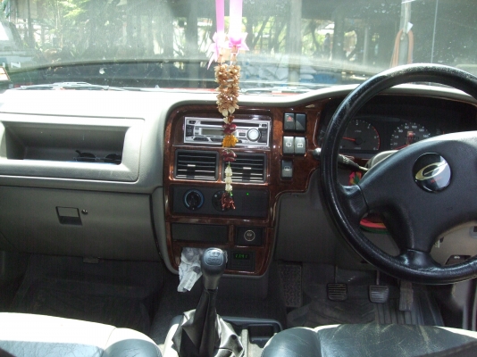 ขายรถอีซูซุแกรนแอดเวนเจอร์ ปี  2000 เป็นดรากอนอายเครื่องยนต์ 2800 เทอร์โบ เกียร์ธรรมดาลดราคา 235000บาท