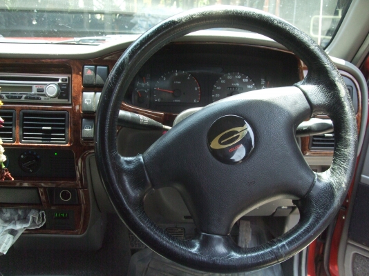 ขายรถอีซูซุแกรนแอดเวนเจอร์ ปี  2000 เป็นดรากอนอายเครื่องยนต์ 2800 เทอร์โบ เกียร์ธรรมดาลดราคา 235000บาท