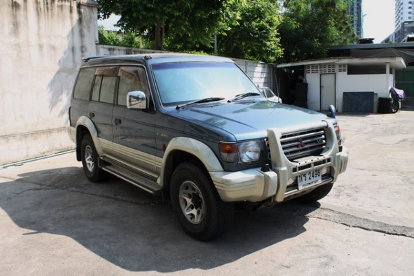 1996 MITSUBISHI, PAJERO 3.5 GDi V6 โฉม โชกุน ปี94-01 สีเทา-น้ำเงิน เกียร์ออโต้ ติดแก๊ส LPG ทะเบียน กรุงเทพฯ ราคา  309,000  บาท